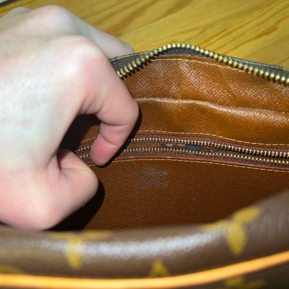 LOUIS VUITTON Authentic Louis Vuitton Monogram Canvas Trocadero 27 Bag - Picture 5 of 17